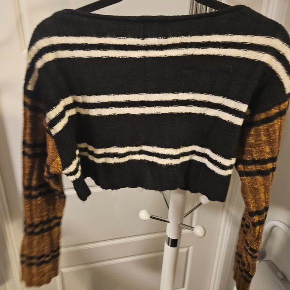 Crop Top Sweater - Picture 5 of 5